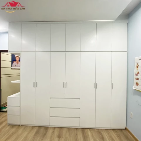 Tủ quần áo màu trắng đóng theo yêu cầu