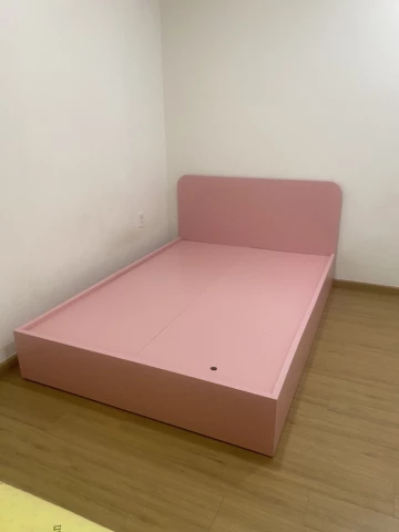 Giường gỗ mdf màu hồng